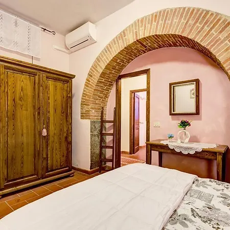 Fattoria Le Giare Agriturismo مزرعة للإقامة كورتونا