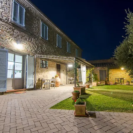 مزرعة للإقامة Fattoria Le Giare Agriturismo *